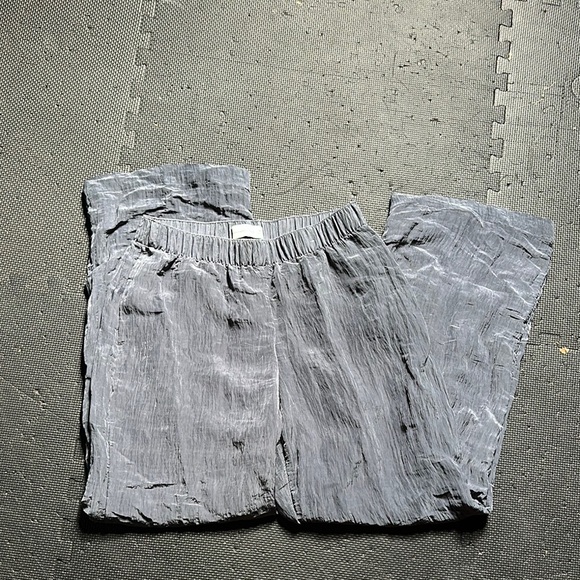 Abercrombie & Fitch Charcoal satin pants - Picture 2 of 2